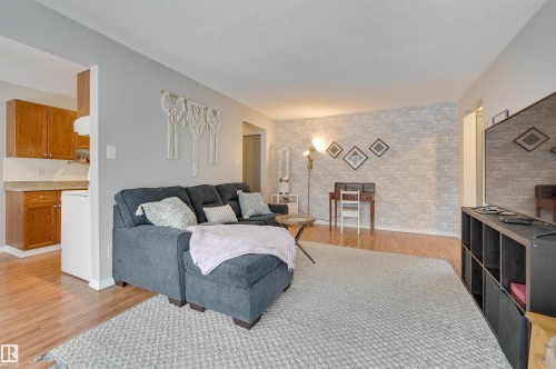 302 10230 114 Street, Edmonton, AB - Indoor Photo Showing Other Room