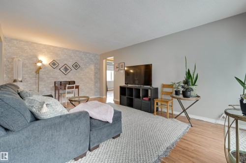 302 10230 114 Street, Edmonton, AB - Indoor Photo Showing Living Room