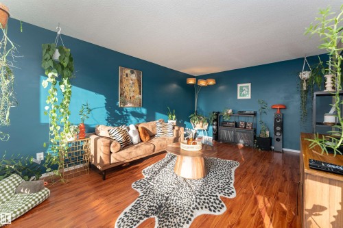302 11435 41 Avenue, Edmonton, AB - Indoor Photo Showing Living Room