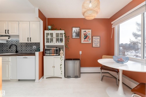 302 11435 41 Avenue, Edmonton, AB - Indoor Photo Showing Kitchen