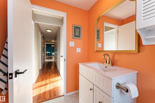 302 11435 41 Avenue, Edmonton, AB - Indoor Photo Showing Bathroom