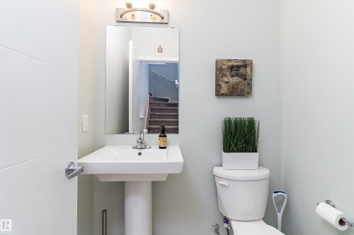 2927 11 Street, Edmonton, AB - Indoor Photo Showing Bathroom