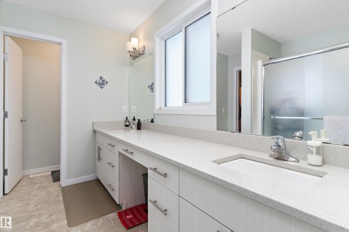 2927 11 Street, Edmonton, AB - Indoor Photo Showing Bathroom