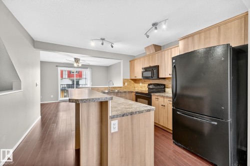 36 3751 12 Street, Edmonton, AB - Indoor Photo Showing Kitchen