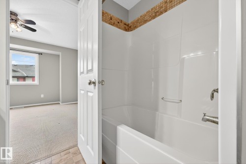 36 3751 12 Street, Edmonton, AB - Indoor Photo Showing Bathroom