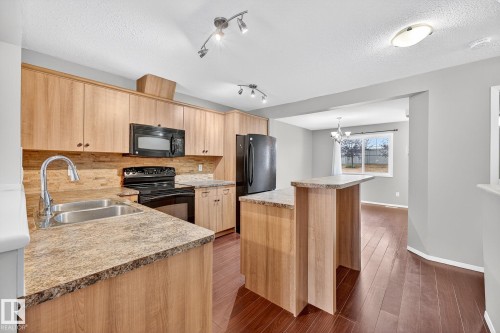 36 3751 12 Street, Edmonton, AB - Indoor Photo Showing Kitchen With Double Sink