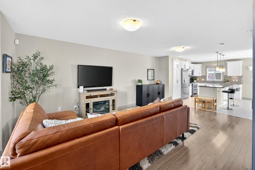 6 1150 Winderemere Way, Edmonton, AB - Indoor Photo Showing Living Room