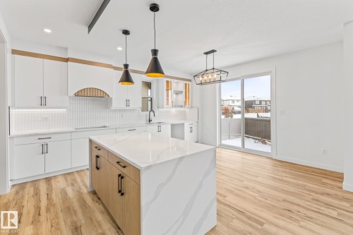 10 Enns Court, Fort Saskatchewan, AB - Indoor Photo Showing Kitchen With Upgraded Kitchen