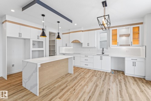 10 Enns Court, Fort Saskatchewan, AB - Indoor Photo Showing Kitchen With Upgraded Kitchen