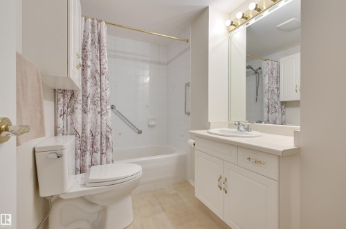 205 13450 114 Avenue, Edmonton, AB - Indoor Photo Showing Bathroom