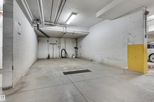 205 13450 114 Avenue, Edmonton, AB - Indoor Photo Showing Garage
