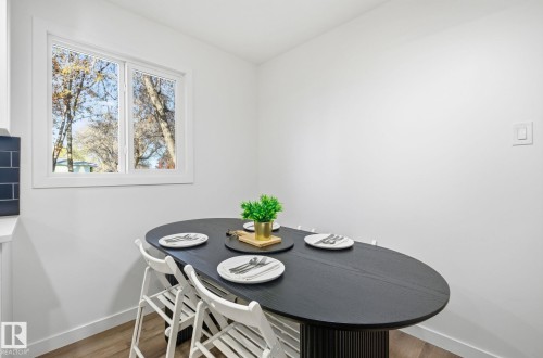 13507 124 Avenue, Edmonton, AB - Indoor Photo Showing Dining Room