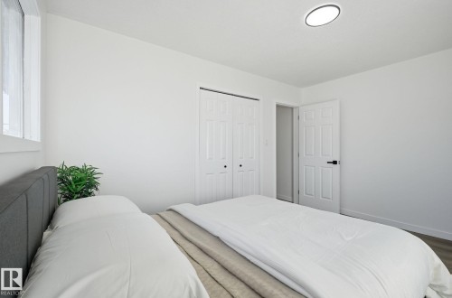 13507 124 Avenue, Edmonton, AB - Indoor Photo Showing Bedroom