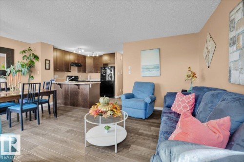 1853 28 Street, Edmonton, AB - Indoor Photo Showing Living Room