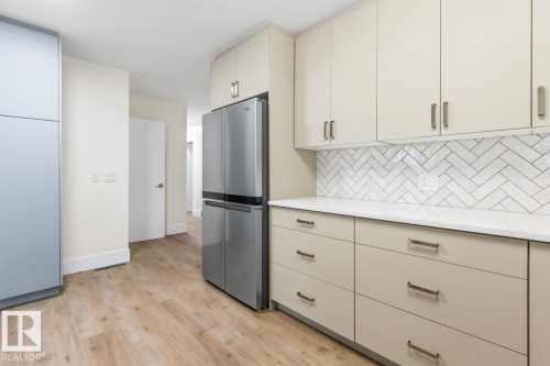 8316 68A Street, Edmonton, AB - Indoor Photo Showing Kitchen