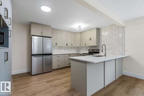 8316 68A Street, Edmonton, AB - Indoor Photo Showing Kitchen With Stainless Steel Kitchen With Double Sink With Upgraded Kitchen