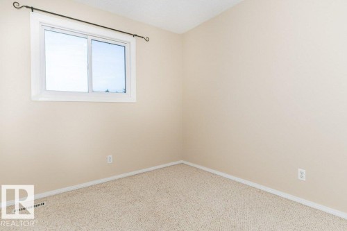 134 Kaskitayo Crest, Edmonton, AB - Indoor Photo Showing Other Room