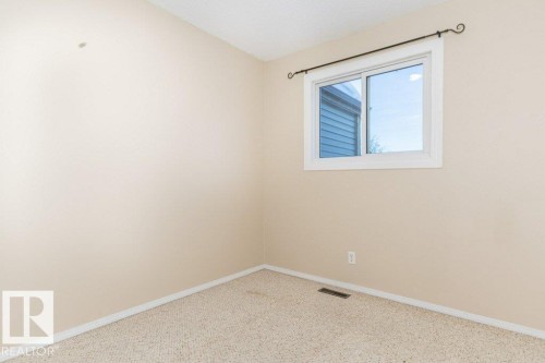 Edmonton, AB - Indoor Photo Showing Other Room
