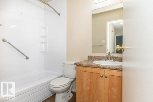 Edmonton, AB - Indoor Photo Showing Bathroom
