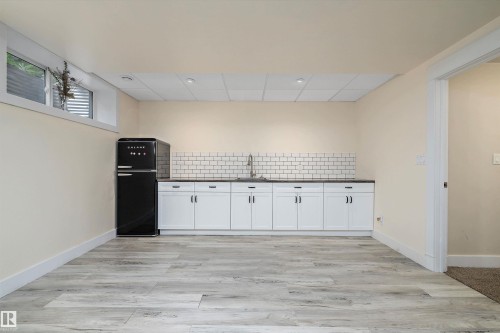 1644 Hector Road, Edmonton, AB - Indoor Photo Showing Other Room