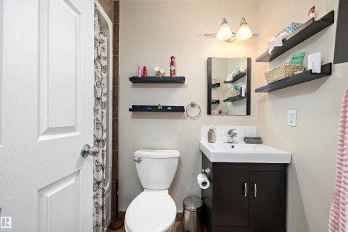 1644 Hector Road, Edmonton, AB - Indoor Photo Showing Bathroom