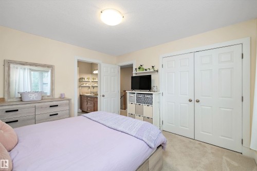 1644 Hector Road, Edmonton, AB - Indoor Photo Showing Bedroom