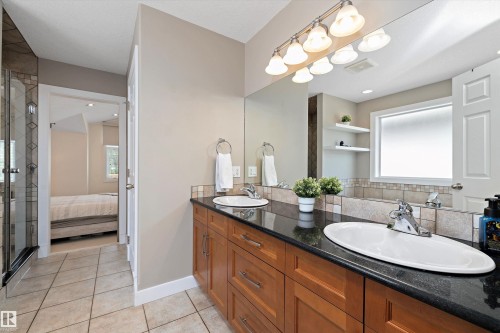 1644 Hector Road, Edmonton, AB - Indoor Photo Showing Bathroom