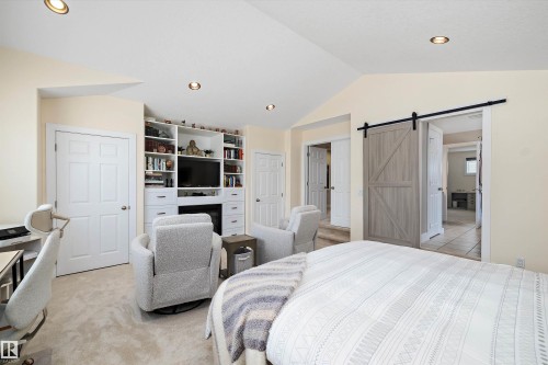 1644 Hector Road, Edmonton, AB - Indoor Photo Showing Bedroom