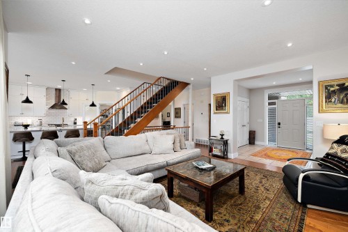 1644 Hector Road, Edmonton, AB - Indoor Photo Showing Living Room