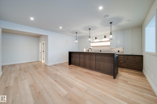 5605 Cautley Cove Cove, Edmonton, AB - Indoor Photo Showing Kitchen