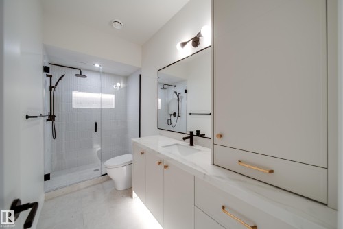 5605 Cautley Cove Cove, Edmonton, AB - Indoor Photo Showing Bathroom