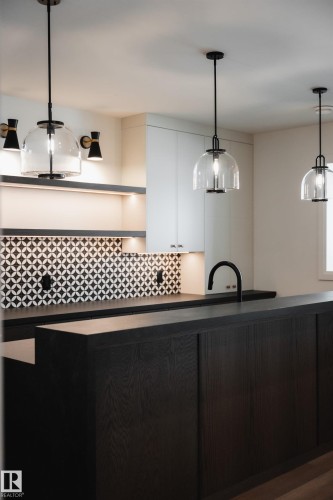 5605 Cautley Cove Cove, Edmonton, AB - Indoor Photo Showing Other Room