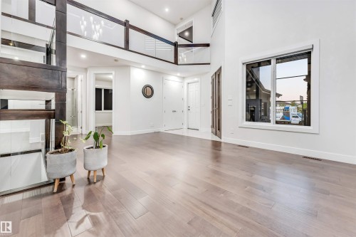 1935 19 Avenue, Edmonton, AB - Indoor Photo Showing Other Room