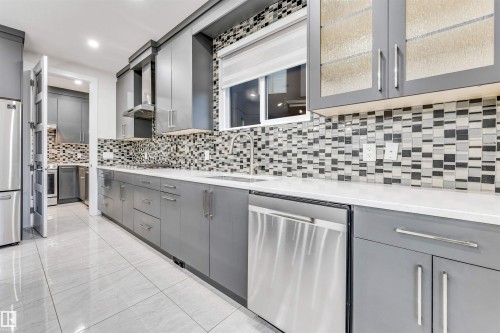 1935 19 Avenue, Edmonton, AB - Indoor Photo Showing Kitchen With Stainless Steel Kitchen With Upgraded Kitchen