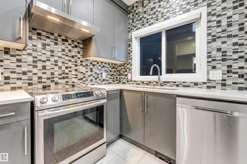 1935 19 Avenue, Edmonton, AB - Indoor Photo Showing Kitchen With Stainless Steel Kitchen With Upgraded Kitchen