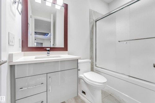 1935 19 Avenue, Edmonton, AB - Indoor Photo Showing Bathroom