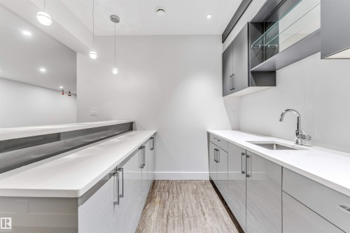 1935 19 Avenue, Edmonton, AB - Indoor Photo Showing Kitchen