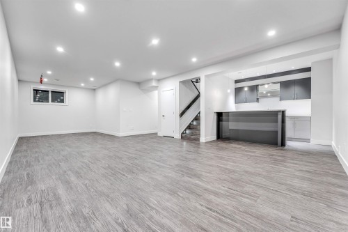 1935 19 Avenue, Edmonton, AB - Indoor Photo Showing Other Room