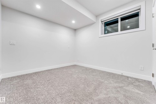 1935 19 Avenue, Edmonton, AB - Indoor Photo Showing Other Room