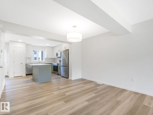 1173 Aster Boulevard Nw, Edmonton, AB - Indoor Photo Showing Kitchen