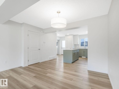 1173 Aster Boulevard Nw, Edmonton, AB - Indoor Photo Showing Kitchen