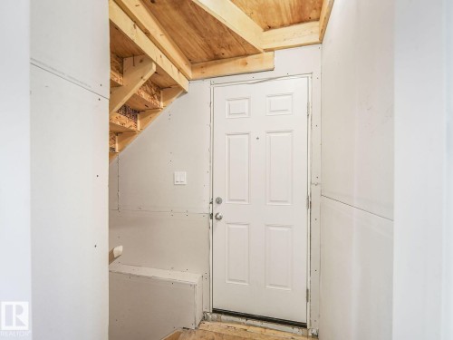 1173 Aster Boulevard Nw, Edmonton, AB - Indoor Photo Showing Other Room