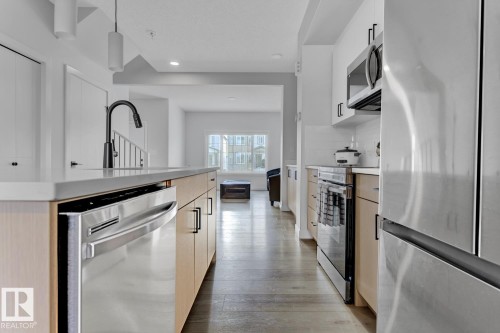 6636 46 Avenue, Beaumont, AB - Indoor Photo Showing Kitchen With Upgraded Kitchen