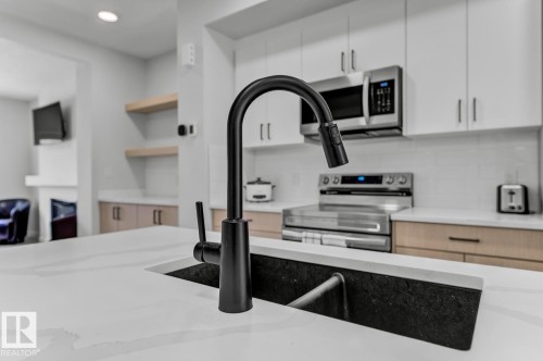 6636 46 Avenue, Beaumont, AB - Indoor Photo Showing Kitchen