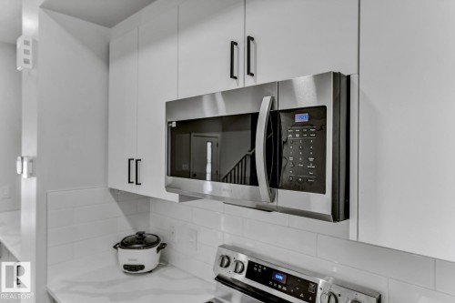 6636 46 Avenue, Beaumont, AB - Indoor Photo Showing Kitchen