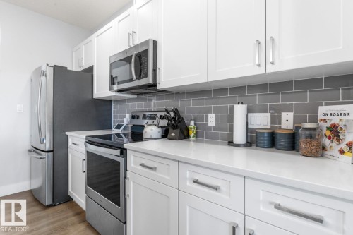34 4835 Wright Drive, Edmonton, AB - Indoor Photo Showing Kitchen