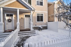 Property entrance with a porch - 