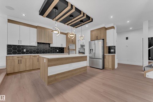 745 Astoria Way, Devon, AB - Indoor Photo Showing Kitchen