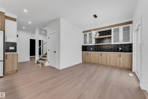 745 Astoria Way, Devon, AB - Indoor Photo Showing Kitchen