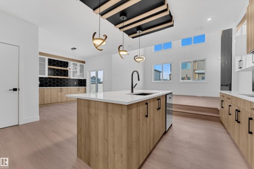 745 Astoria Way, Devon, AB - Indoor Photo Showing Kitchen